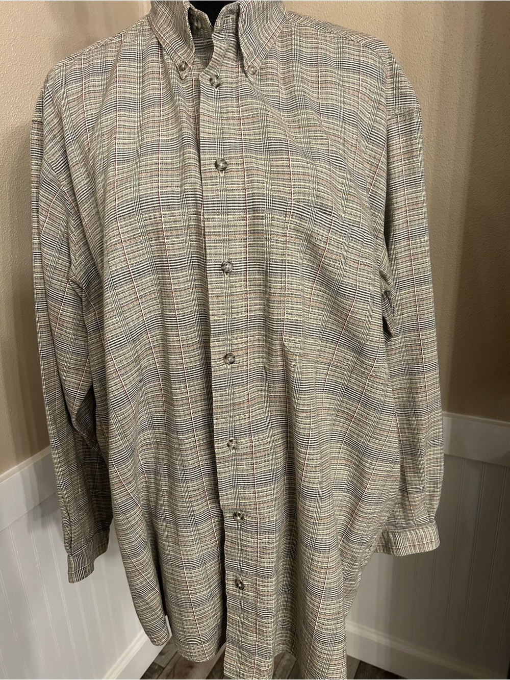 Men's Casual Long-Sleeve Button-Down Shirt in Beige Plaid